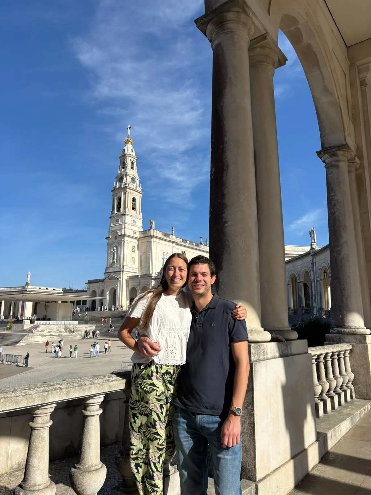 Cata y Sebas en el santuario de Fátima